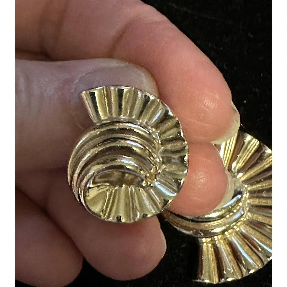 Art Deco Corolite Pegasus Coro Pin & Earrings Set‎ Gold Shell Fan Design